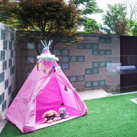 酒店形象设计公司为艺术家聚落设计。