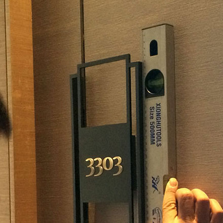 酒店形象设计公司对安装精度的极致追求。